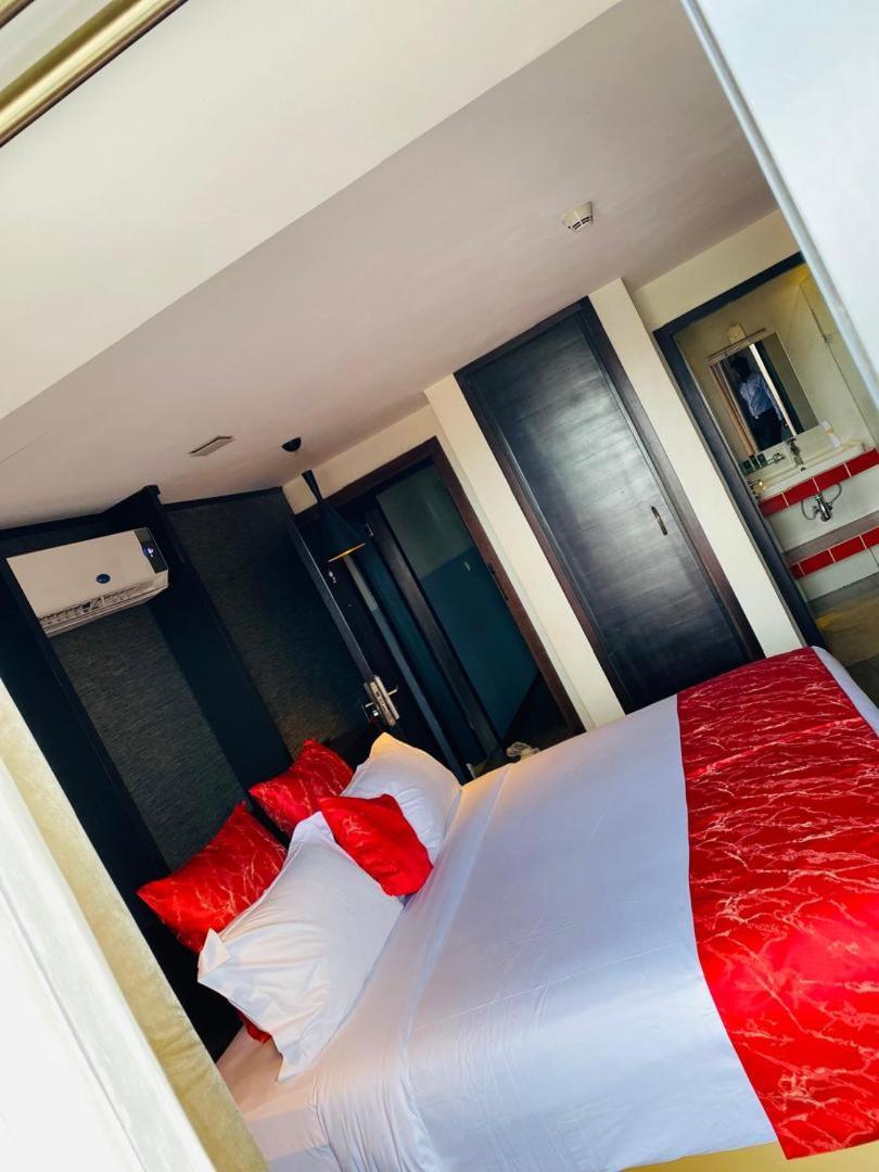 Boun'S Hotel ยาอุนเด ภายนอก รูปภาพ