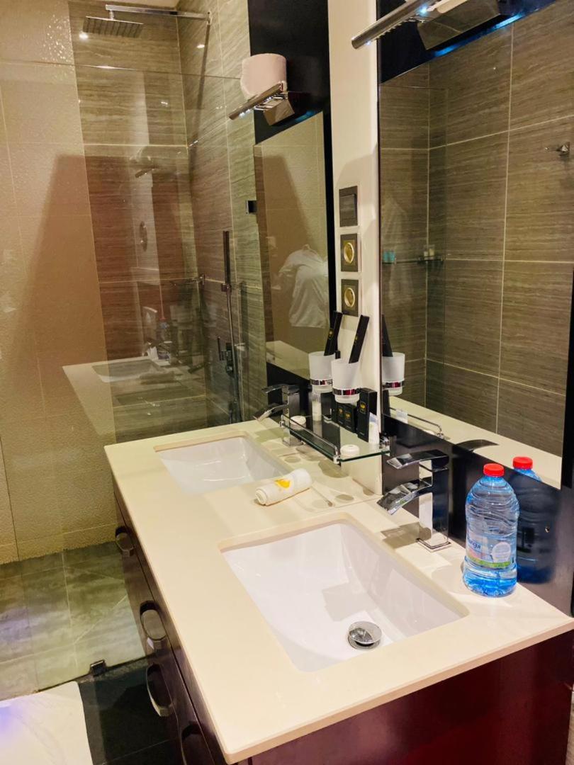 Boun'S Hotel ยาอุนเด ภายนอก รูปภาพ